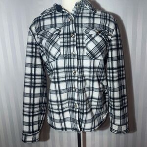 Plaid Button-Up Shirt‎
